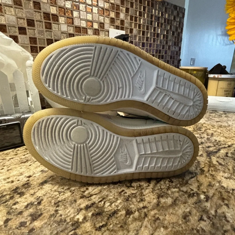 Women's Easter Jordan's - Picture 4 of 5